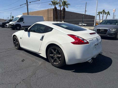 Used 2011 Nissan 370Z Touring RWD image 5