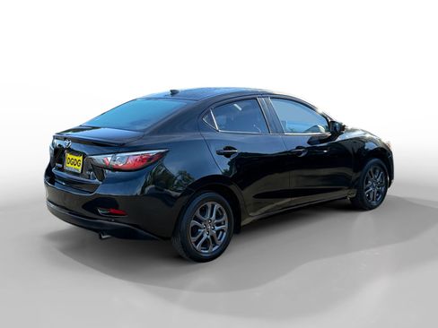 Used 2020 Toyota Yaris XLE image 5