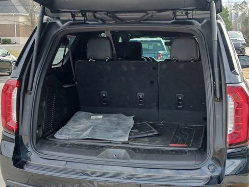 Used 2021 GMC Yukon XL SLT w/ SLT Premium Package image 9