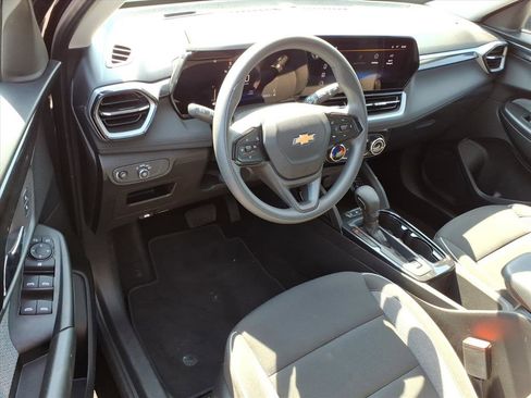 Used 2025 Chevrolet TrailBlazer LT FWD image 8