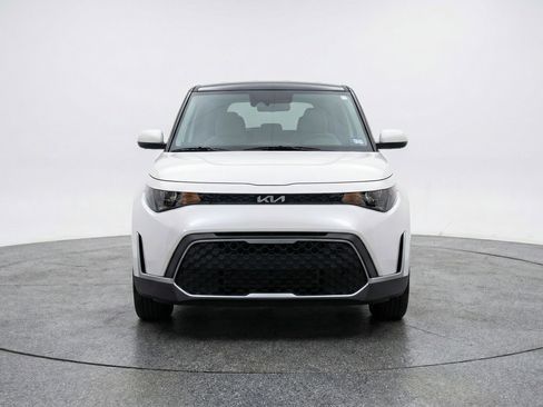 Used 2025 Kia Soul LX w/ LX Technology Package FWD image 2