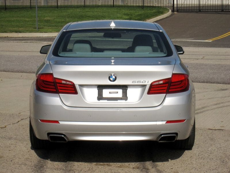 Used 2013 BMW 550i Sedan RWD image 14