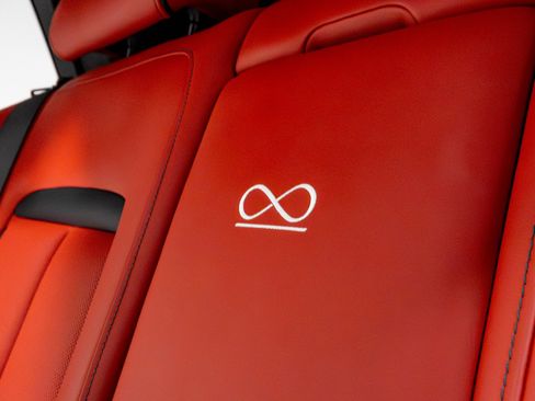 Used 2021 Rolls-Royce Cullinan Black Badge image 29