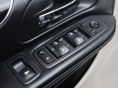 Used 2017 Dodge Grand Caravan SXT FWD image 28