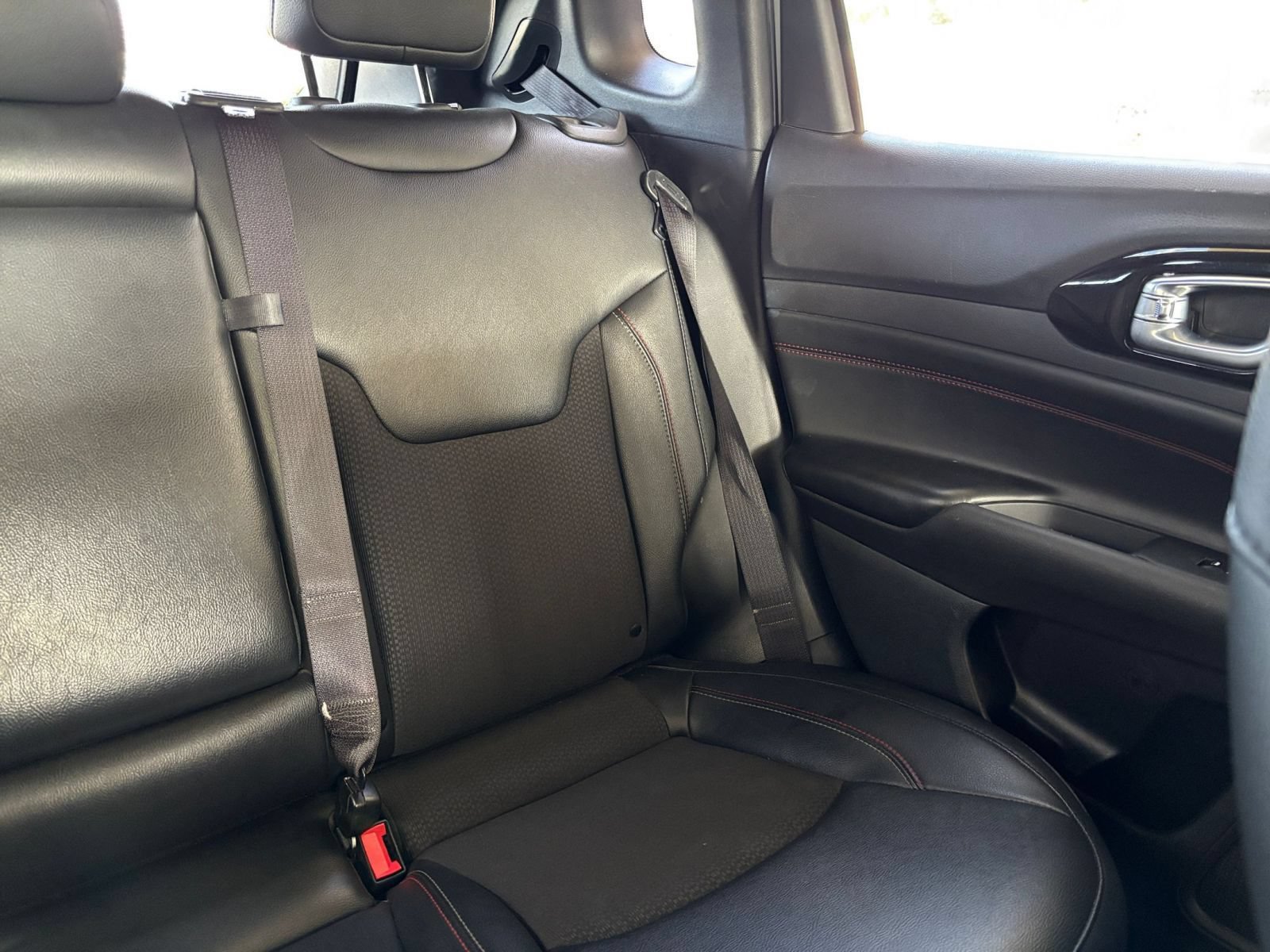 Used 2025 Jeep Compass Trailhawk AWD/4WD image 35