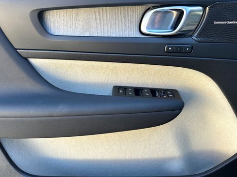 Certified 2023 Volvo XC40 B5 Plus image 12