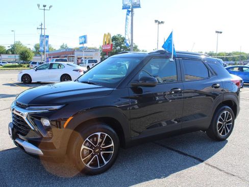 Used 2024 Chevrolet TrailBlazer LT w/ Convenience Package image 2