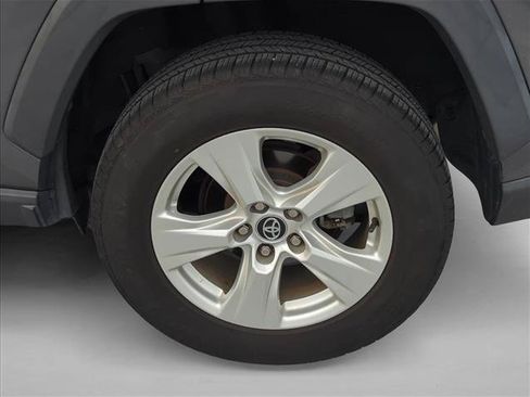 Used 2021 Toyota RAV4 XLE w/ Convenience Package FWD image 7