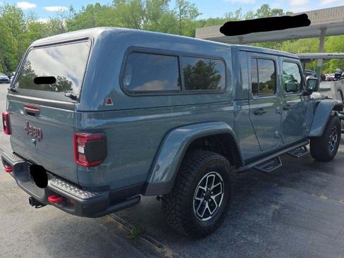 Used 2025 Jeep Gladiator Rubicon w/ Convenience Group AWD/4WD image 8