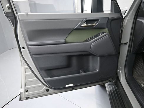 Used 2024 Lexus GX 550 AWD/4WD image 15