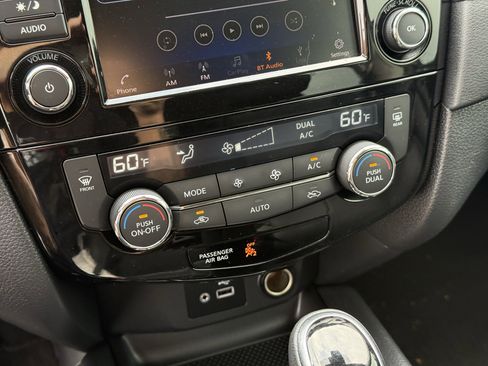 Used 2020 Nissan Rogue SV image 22