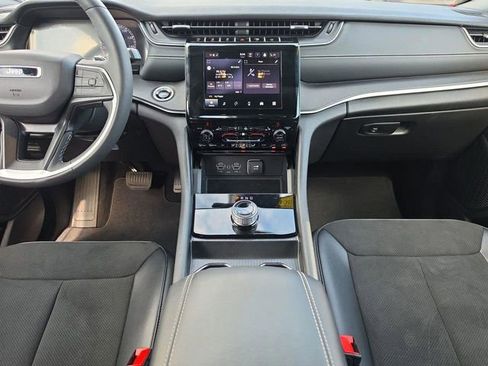 Used 2024 Jeep Grand Cherokee Altitude image 18