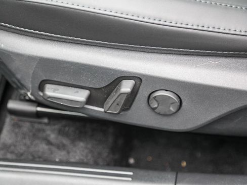Certified 2025 Kia Niro EX Touring FWD image 21