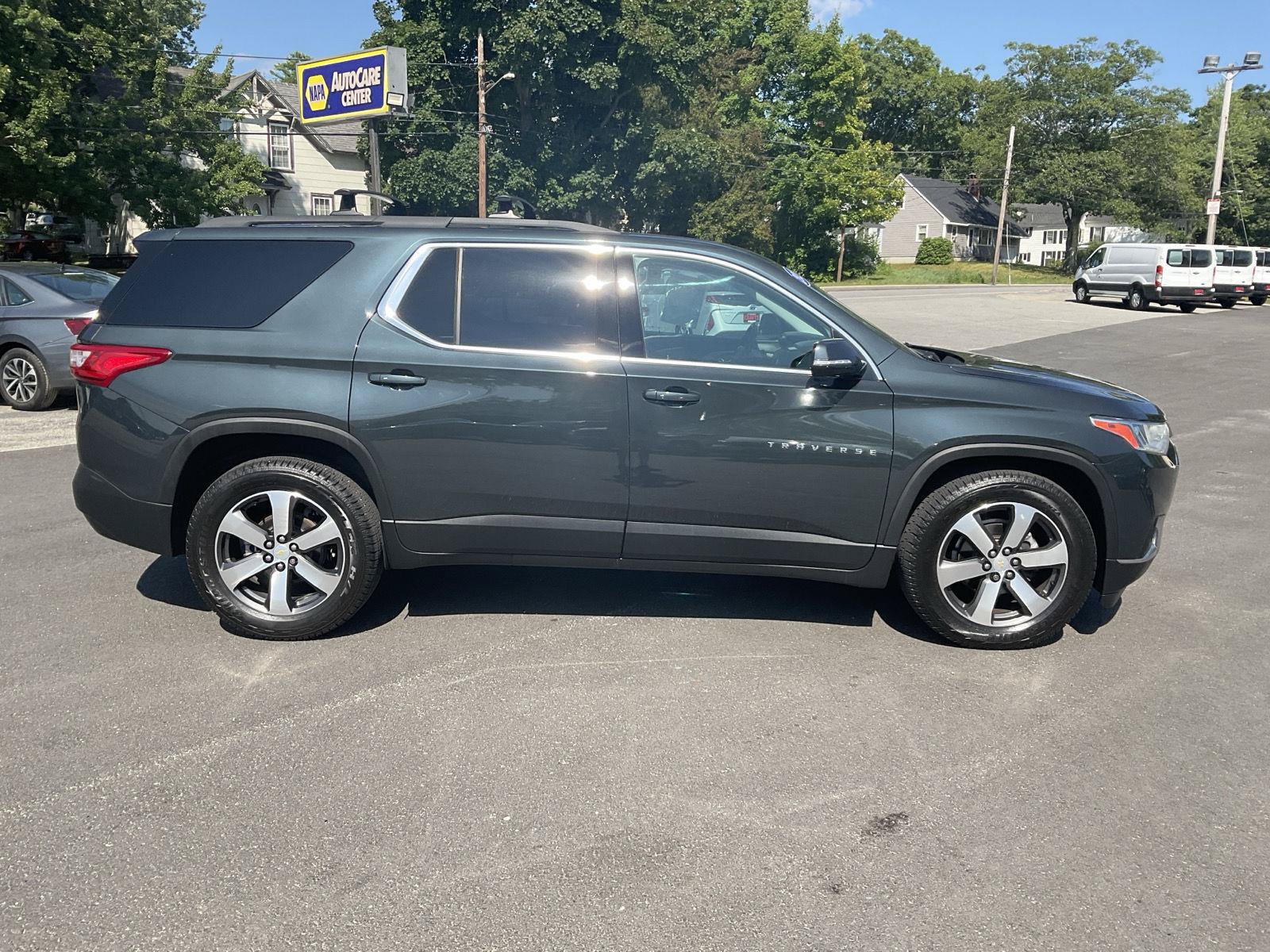 Used 2021 Chevrolet Traverse LT w/ LT Premium Package AWD/4WD image 6