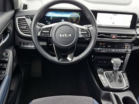 Used 2024 Kia Seltos S AWD/4WD image 2