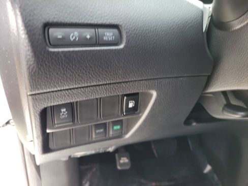 Used 2018 Nissan Rogue S FWD image 18