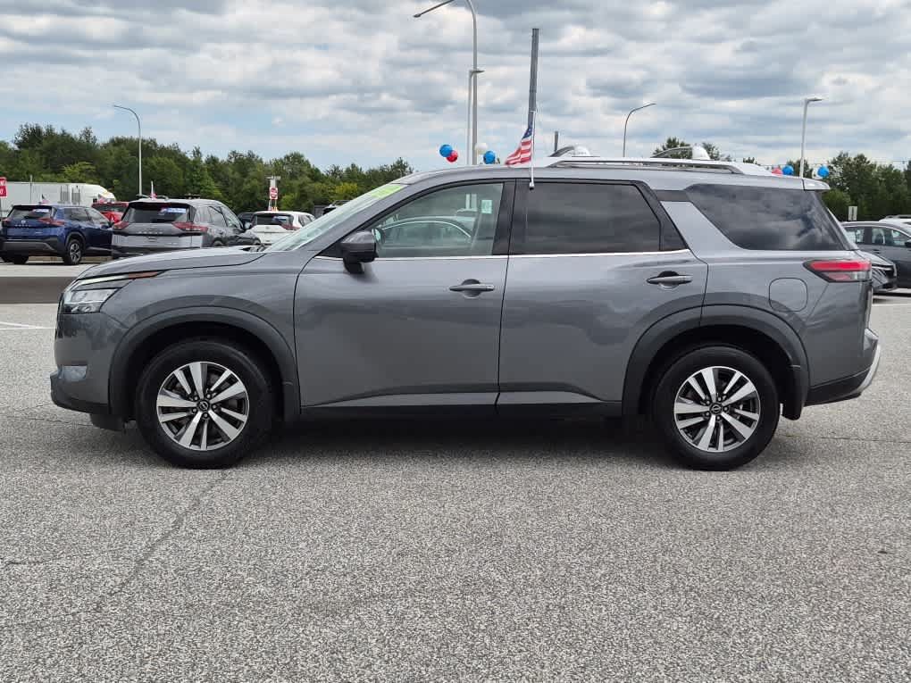 Used 2024 Nissan Pathfinder SL w/ Black Appearance Package AWD/4WD image 5