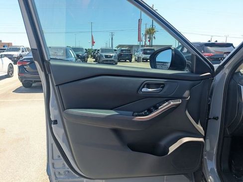 Used 2026 Nissan Rogue SV AWD/4WD image 11