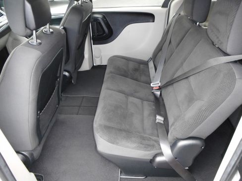 Used 2017 Dodge Grand Caravan SE w/ Power Window Group image 18