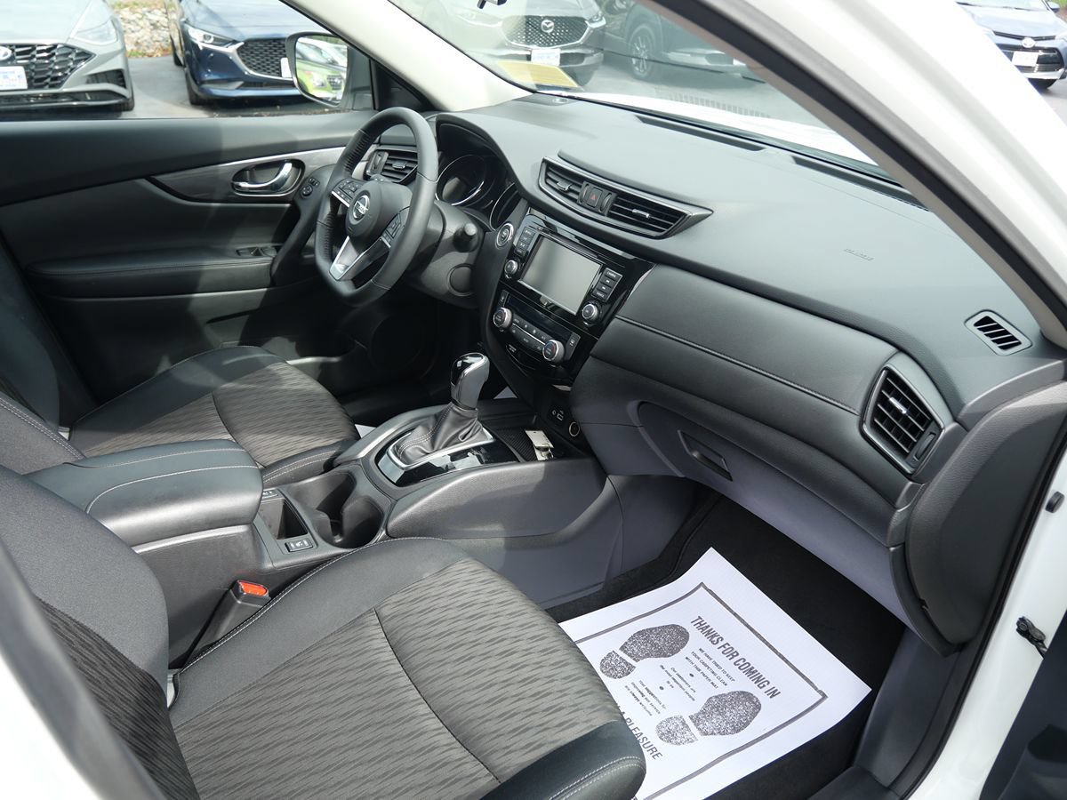 Used 2018 Nissan Rogue SV w/ Premium Package AWD/4WD image 26