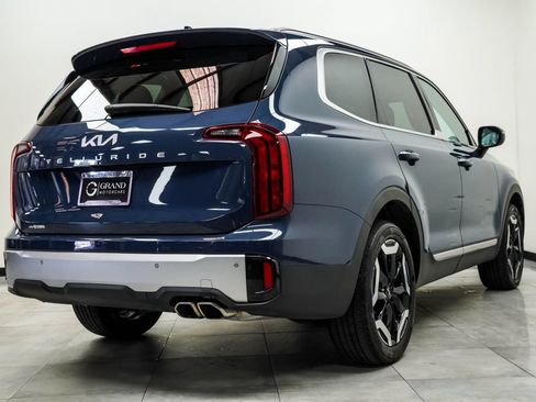 Used 2024 Kia Telluride S w/ S Sunroof Package FWD image 11