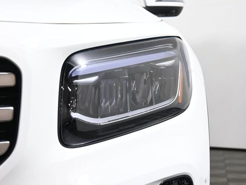 New 2026 Mercedes-Benz GLB 250 4MATIC image 11