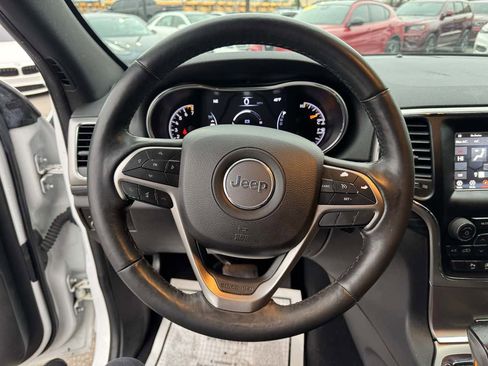 Used 2019 Jeep Grand Cherokee Laredo w/ Security & Convenience Group image 12