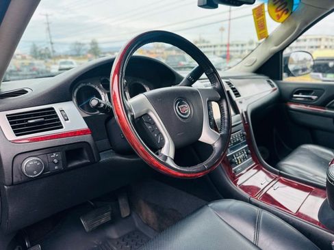 Used 2013 Cadillac Escalade ESV Luxury image 19