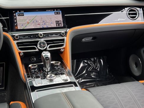 Certified 2025 Bentley Flying Spur Plug-In Hybrid image 27