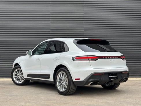 Certified 2025 Porsche Macan image 3