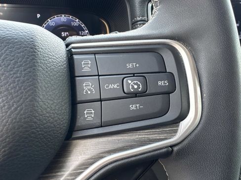 Certified 2024 Jeep Wagoneer Series II w/ Flexible Seating Group image 30