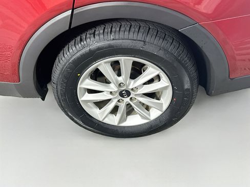 Used 2020 Kia Sorento LX image 11