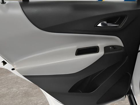 Used 2022 Chevrolet Equinox LS w/ LS Convenience Package image 31