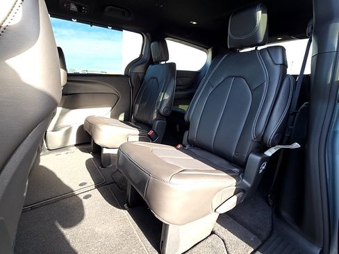 New 2026 Chrysler Pacifica Select w/ S Appearance Package image 11