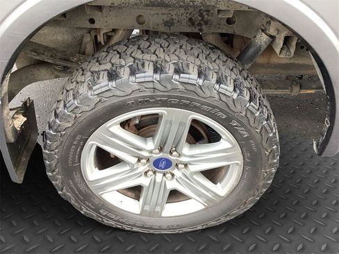 Used 2018 Ford F150 Lariat w/ Equipment Group 502A Luxury image 24