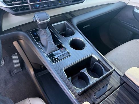 Used 2022 Toyota Sienna Limited image 20