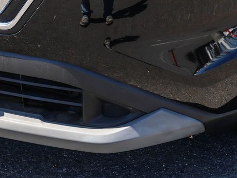 Used 2023 Nissan Rogue SV FWD image 4