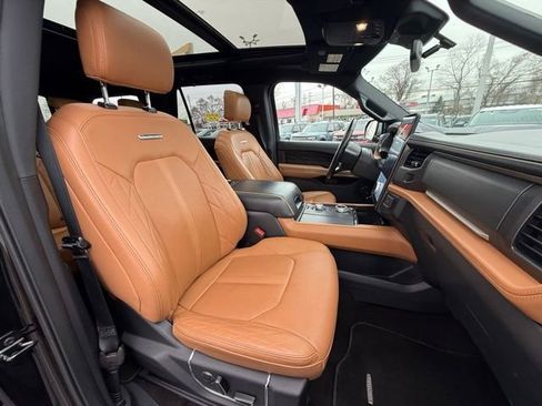 Certified 2023 Ford Expedition Platinum image 15