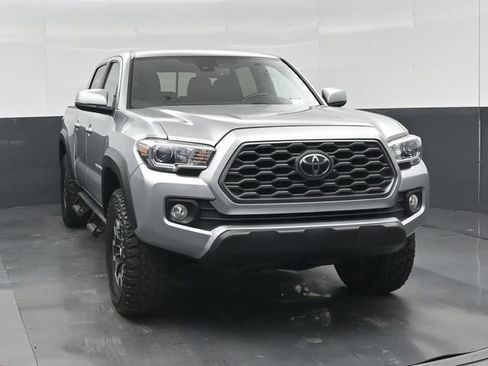 Used 2022 Toyota Tacoma TRD Off-Road AWD/4WD image 32