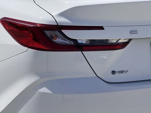 Used 2025 Toyota Camry LE image 10