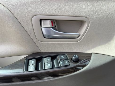 Used 2016 Toyota Sienna XLE image 15