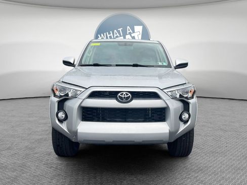 Used 2018 Toyota 4Runner SR5 AWD/4WD image 9