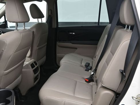 Used 2018 Honda Pilot Touring image 12