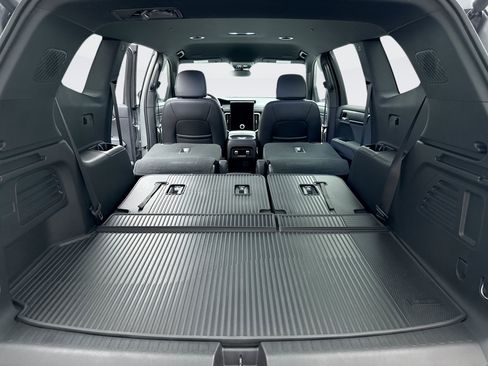 Used 2025 GMC Acadia AT4 w/ LPO, Floor Liner Package AWD/4WD image 25
