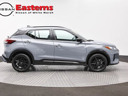 Used 2023 Nissan Kicks SR w/ SR Premium Package FWD image 4