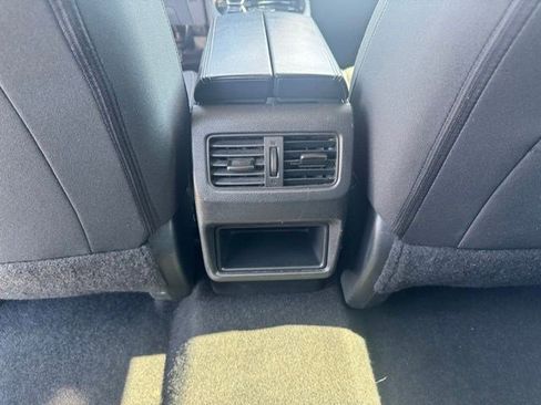 Used 2023 Nissan Rogue S image 27