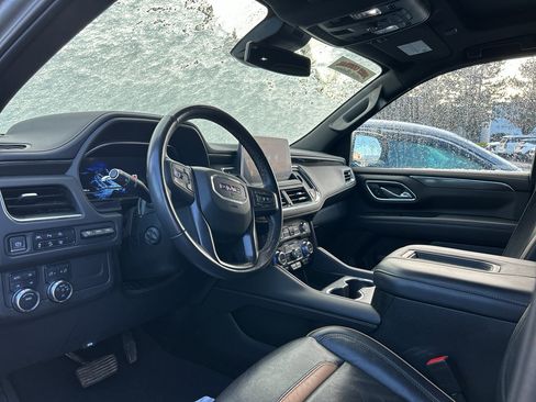Used 2023 GMC Yukon XL AT4 image 9