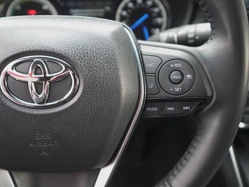 Certified 2023 Toyota Venza XLE image 30