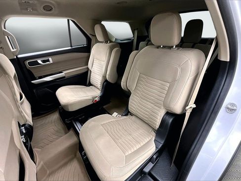 Used 2021 Ford Explorer XLT image 26