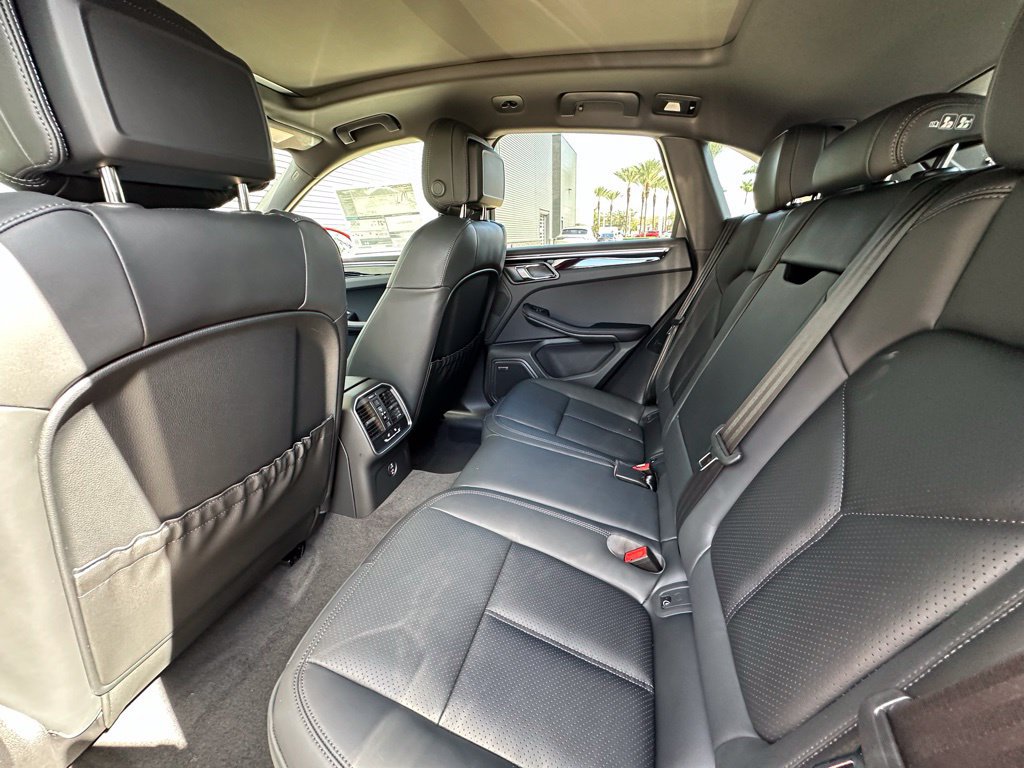 Certified 2026 Porsche Macan AWD/4WD image 36